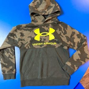 Boys Under Armour Loose hoodie youth medium Camo Great Condition